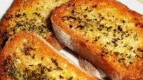 Pan tostado con ajo y perejil Pan tostado con ajo y perejil