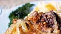 Pork Chops with Dressing and Creamy Gravy {Slow Cooker} Pork Chops with Dressing and Creamy Gravy {Slow Cooker}