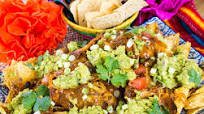 Chicken Mole Nachos with Creamy Guacamole #PruebaElSaborDeKnorr Chicken Mole Nachos with Creamy Guacamole #PruebaElSaborDeKnorr