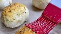 Pillsbury Biscuit Garlic Butter Cheese Bombs (Quick & Easy!) Pillsbury Biscuit Garlic Butter Cheese Bombs (Quick & Easy!)