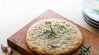 Pan focaccia cetogénico con ajo y romero Pan focaccia cetogénico con ajo y romero