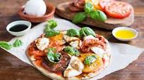 Grilled Margherita Pita Pizza with Heirloom Tomatoes Grilled Margherita Pita Pizza with Heirloom Tomatoes