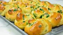 How To Make Garlic Bread (Garlic Knots) How To Make Garlic Bread (Garlic Knots)