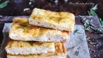 Focaccia con patate e rosmarino Focaccia con patate e rosmarino