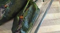 Chile relleno de arroz con frijoles Chile relleno de arroz con frijoles