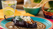 Chile Ancho Relleno de Fideo Seco en Salsa de Frijol Chile Ancho Relleno de Fideo Seco en Salsa de Frijol