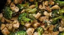 15 Minute Keto Garlic Chicken with Broccoli and Spinach 15 Minute Keto Garlic Chicken with Broccoli and Spinach