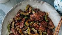 Beef with Bitter Melon (苦瓜炒牛肉) Beef with Bitter Melon (苦瓜炒牛肉)