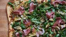 Artichoke Arugula Pizza with Prosciutto: A Healthy Take Artichoke Arugula Pizza with Prosciutto: A Healthy Take