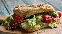 Croque focaccia met buffelmozzarella en broccolipesto Croque focaccia met buffelmozzarella en broccolipesto