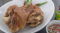 Super Crispy Pata with Yummy Sawsawan Super Crispy Pata with Yummy Sawsawan