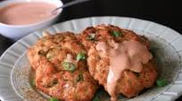 Keto Air Fryer Salmon Cakes with Sriracha Mayo Keto Air Fryer Salmon Cakes with Sriracha Mayo