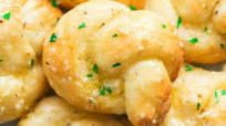 Easy Garlic Knots- No Yeast! Easy Garlic Knots- No Yeast!