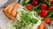 Grilled Salmon with Creamy Pesto Sauce Grilled Salmon with Creamy Pesto Sauce