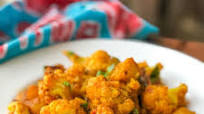 Aloo Gobi in Slow Cooker (Potato and Cauliflower Curry) Aloo Gobi in Slow Cooker (Potato and Cauliflower Curry)