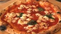 Pizza margherita napoletana Pizza margherita napoletana