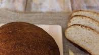 Pane integrale con lievito madre fatto in casa. La ricetta perfetta Pane integrale con lievito madre fatto in casa. La ricetta perfetta