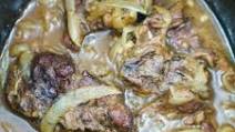 Slow Cooker Braised Beef with Onions Slow Cooker Braised Beef with Onions