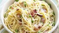 Spaghetti carbonara with peas Spaghetti carbonara with peas