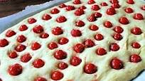 Focaccia con tomates, cebolla y romero Focaccia con tomates, cebolla y romero