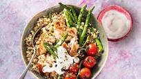 Linzen-quinoabowl met gegrilde zalm en groente Linzen-quinoabowl met gegrilde zalm en groente