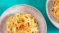 Sicilian-Style Spaghetti Alla Carrettiera (Fresh Tomato and Garlic Sauce) Recipe Sicilian-Style Spaghetti Alla Carrettiera (Fresh Tomato and Garlic Sauce) Recipe