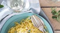 Parmesan Herbed Spaghetti Squash Recipe (Just 4 Ingredients!) Parmesan Herbed Spaghetti Squash Recipe (Just 4 Ingredients!)
