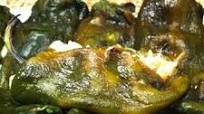 Chiles rellenos de panela en cama de arroz blanco Chiles rellenos de panela en cama de arroz blanco