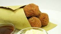 Deep-fried meatballs: a real treat for adults and children Deep-fried meatballs: a real treat for adults and children