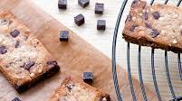Galletas tostadas de cereales. Sin gluten, sin lácteos, sin huevo, bajas en fructosa y veganas. Galletas tostadas de cereales. Sin gluten, sin lácteos, sin huevo, bajas en fructosa y veganas.