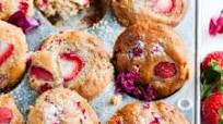 Easy Strawberry Rhubarb Muffins Easy Strawberry Rhubarb Muffins