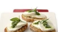 Bruschetta All'Aglio Con Mozzarella E Pesto Fresco | Philips Bruschetta All'Aglio Con Mozzarella E Pesto Fresco | Philips