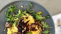Easy Weeknight Veg Supper: Spaghetti Squash with Mushrooms, Pine Nuts, Arugula & Caramelized Onions Easy Weeknight Veg Supper: Spaghetti Squash with Mushrooms, Pine Nuts, Arugula & Caramelized Onions