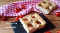 Focaccia con pomodorini sofficissima Focaccia con pomodorini sofficissima