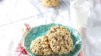 Chocolate Chip and Walnut Oatmeal Cookies Chocolate Chip and Walnut Oatmeal Cookies