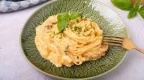 Cheesy Chicken Spaghetti: a tasty recipe for a quick weeknight dinner Cheesy Chicken Spaghetti: a tasty recipe for a quick weeknight dinner