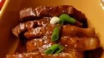 Slow cooker pork chops with caramelised onions and peas Slow cooker pork chops with caramelised onions and peas