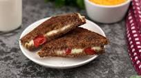 Cómo preparar un emparedado tostado de queso en el microondas Cómo preparar un emparedado tostado de queso en el microondas