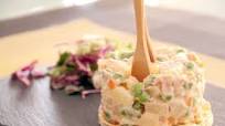 Tostadas de ensalada rusa de pollo Tostadas de ensalada rusa de pollo