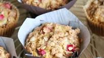 Rhubarb Oat Muffins with Cinnamon Butter Crumble Rhubarb Oat Muffins with Cinnamon Butter Crumble