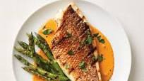 Grilled Snapper and Asparagus with Red Pepper Sauce Grilled Snapper and Asparagus with Red Pepper Sauce