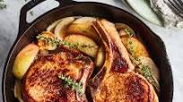 Easy Skillet Pork Chops with Apples and Onions Easy Skillet Pork Chops with Apples and Onions