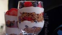 Summer Berry Parfait with Yogurt and Granola Summer Berry Parfait with Yogurt and Granola