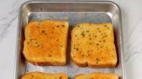 Texas Toast Garlic Bread (2 Simple Steps) Texas Toast Garlic Bread (2 Simple Steps)