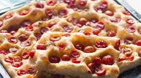 Focaccia pugliese: Ricetta della Focaccia pugliese con pomodorini Focaccia pugliese: Ricetta della Focaccia pugliese con pomodorini