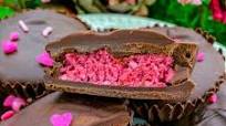 Vegan & Paleo Dark Chocolate Raspberry Coconut Cups Vegan & Paleo Dark Chocolate Raspberry Coconut Cups