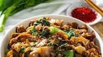 Pad See Ew (Thai Stir-Fried Wide Rice Noodles) Pad See Ew (Thai Stir-Fried Wide Rice Noodles)