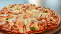 Hawaiian Chicken & Caramelized Onion Pizza Hawaiian Chicken & Caramelized Onion Pizza