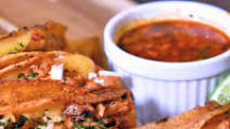 Chicken Birria Tacos (+video) Chicken Birria Tacos (+video)