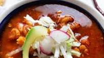 Pozole rojo con surtida de puerco Pozole rojo con surtida de puerco